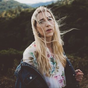 Meet your posher, Elevia